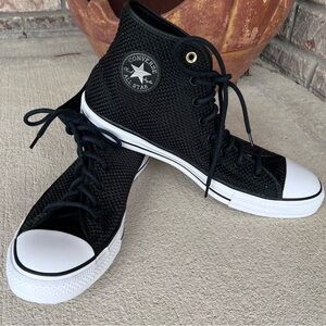🍒💣 Converse black woven style high tops